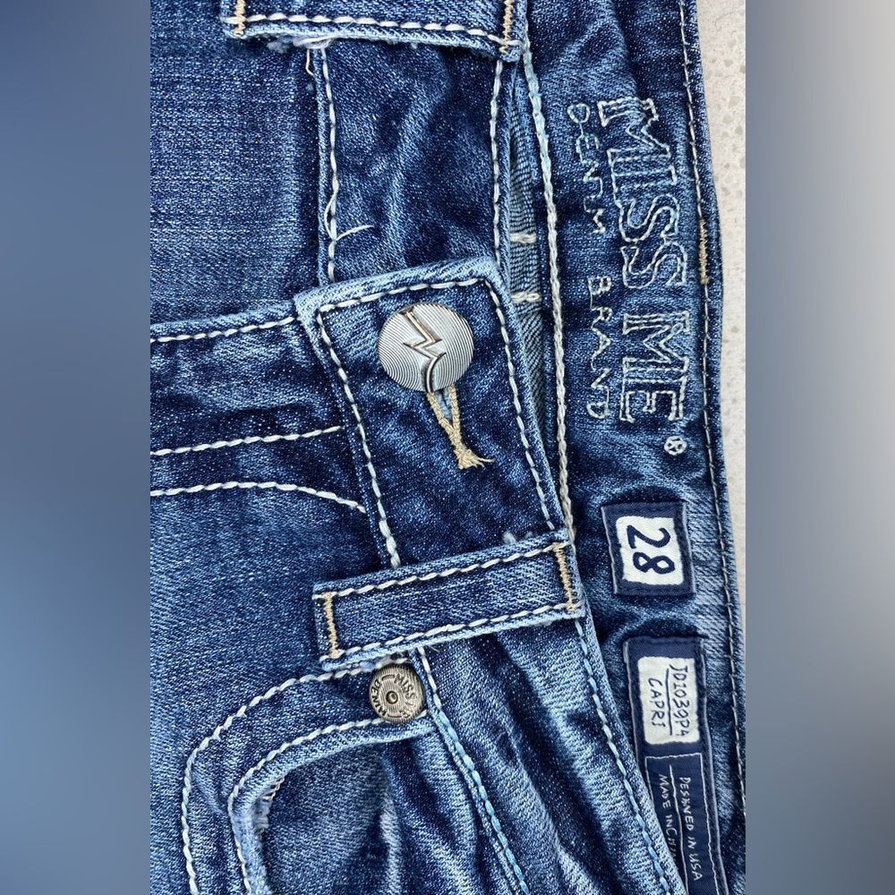 Miss Me Capri Jeans Women’s 28x20.5 Low Rise Distressed Stretch EUC - Picture 5 of 13